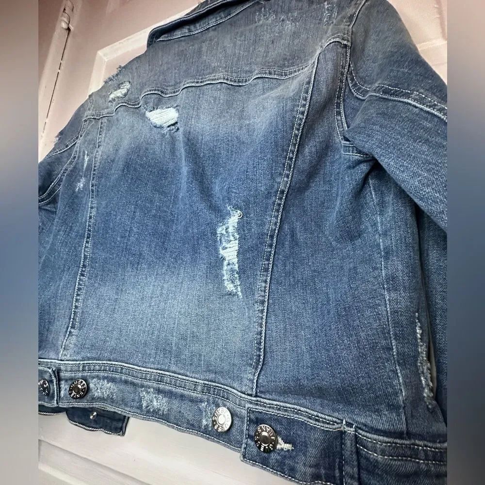 GUESS Distressed Jean Jacket Size Medium - Picture 5 of 6